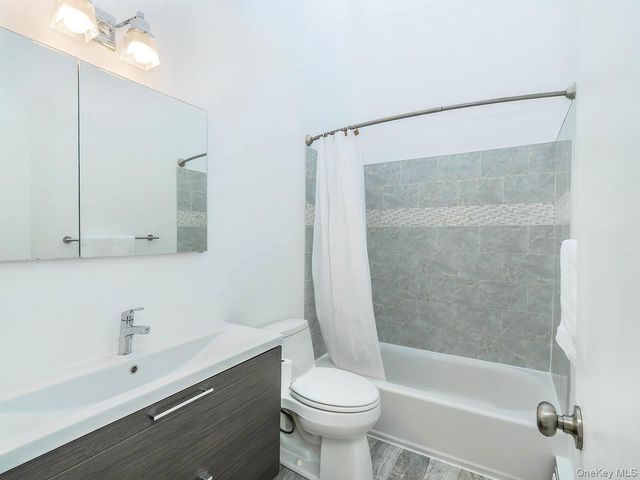 127 Cow Neck Road, Port Washington, NY 11050