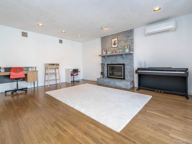 127 Cow Neck Road, Port Washington, NY 11050