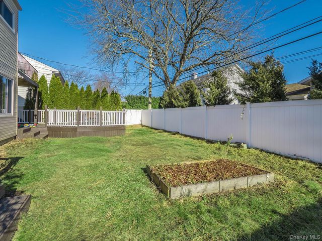 127 Cow Neck Road, Port Washington, NY 11050