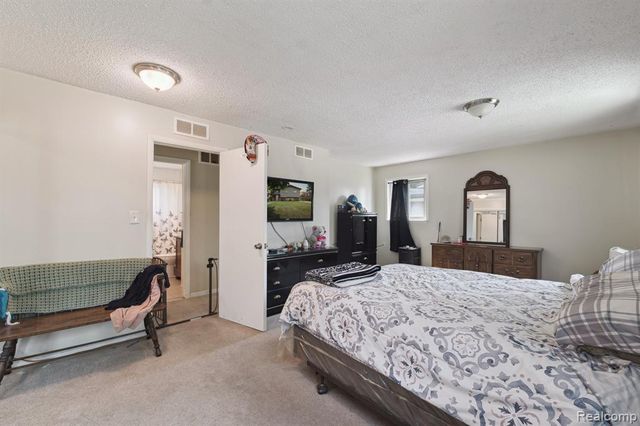 30011 Young Drive, Rockwood, MI 48173