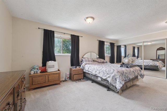 30011 Young Drive, Rockwood, MI 48173