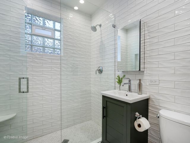 1415 W George Street 1, Chicago, IL 60657