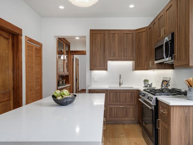 1415 W George Street 1, Chicago, IL 60657