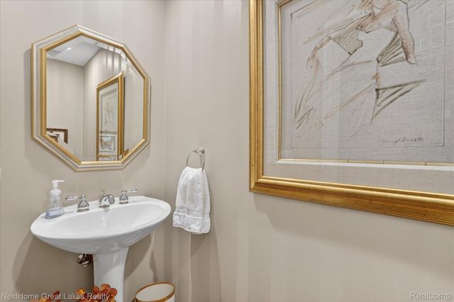 6152 Natures Cove, Grand Blanc Charter Township, MI 48439