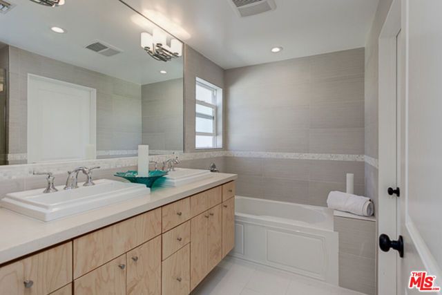 831 S Curson Avenue, Los Angeles, CA 90036