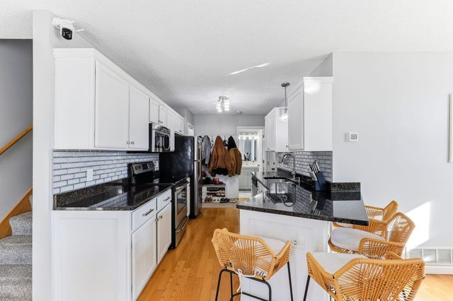 7025 49th Street N, Oakdale, MN 55128