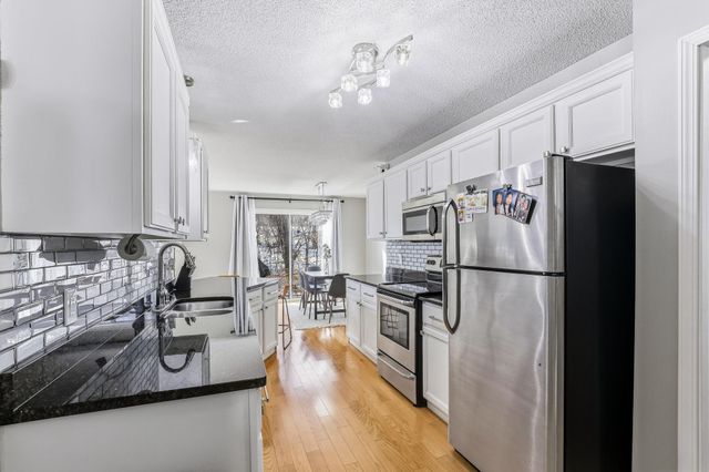 7025 49th Street N, Oakdale, MN 55128