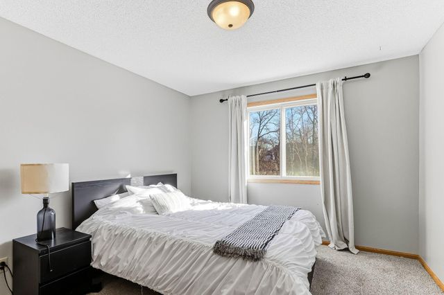 7025 49th Street N, Oakdale, MN 55128