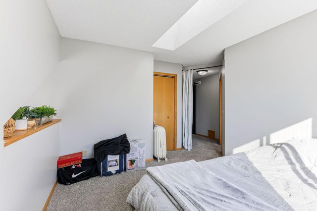 7025 49th Street N, Oakdale, MN 55128