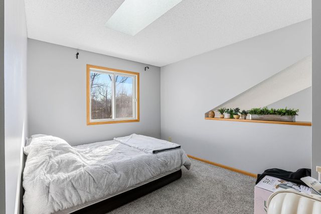 7025 49th Street N, Oakdale, MN 55128