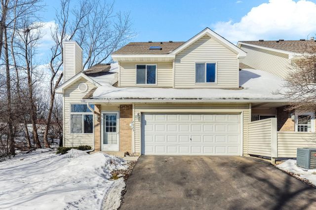 7025 49th Street N, Oakdale, MN 55128