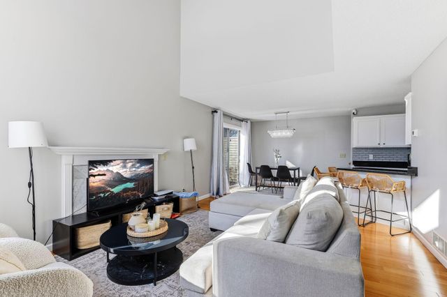 7025 49th Street N, Oakdale, MN 55128