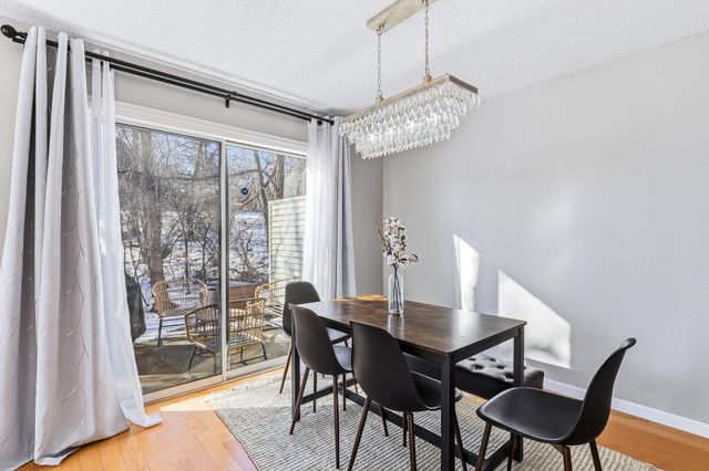 7025 49th Street N, Oakdale, MN 55128