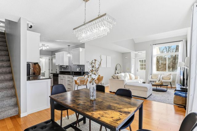 7025 49th Street N, Oakdale, MN 55128