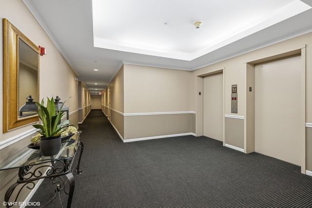 501 Forest Avenue 305, Glen Ellyn, IL 60137