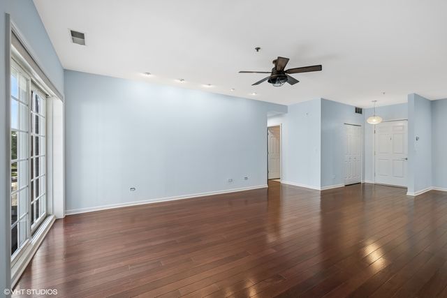 501 Forest Avenue 305, Glen Ellyn, IL 60137