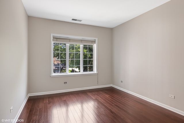 501 Forest Avenue 305, Glen Ellyn, IL 60137