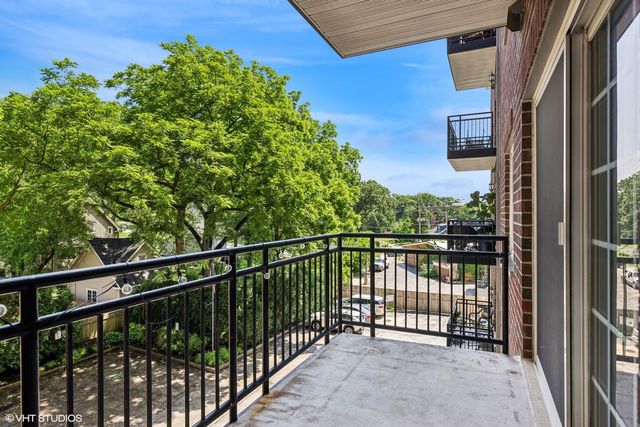 501 Forest Avenue 305, Glen Ellyn, IL 60137
