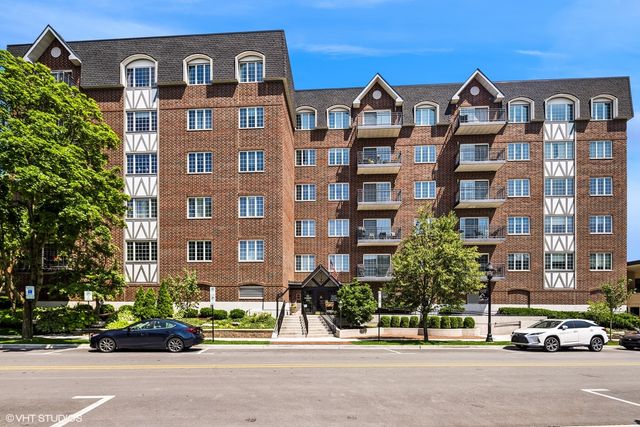 501 Forest Avenue 305, Glen Ellyn, IL 60137
