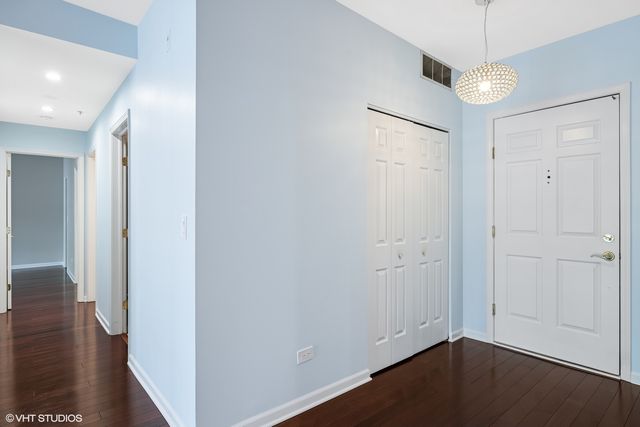 501 Forest Avenue 305, Glen Ellyn, IL 60137