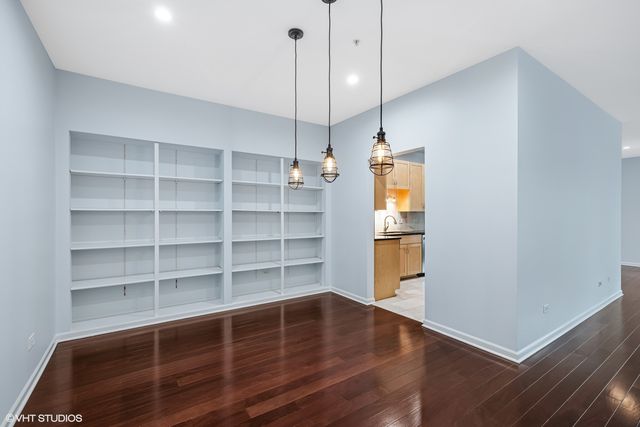 501 Forest Avenue 305, Glen Ellyn, IL 60137