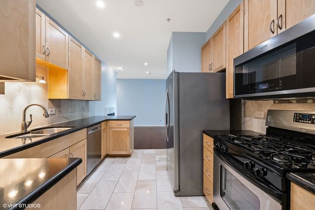 501 Forest Avenue 305, Glen Ellyn, IL 60137