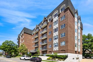 501 Forest Avenue 305, Glen Ellyn, IL 60137