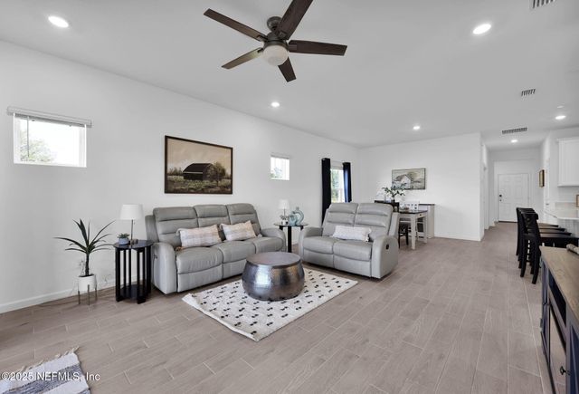 36 DOGLEG, St. Johns, FL 32259