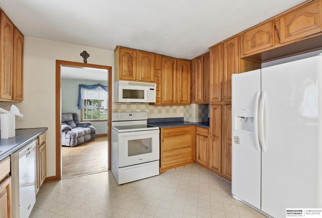 2627 N 70 Street, Omaha, NE 68104