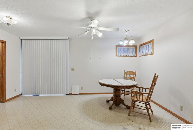 2627 N 70 Street, Omaha, NE 68104
