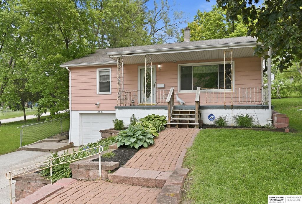 2627 N 70 Street, Omaha, NE 68104