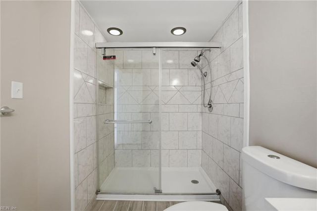 245 Lake DR, Virginia Beach, VA 23451