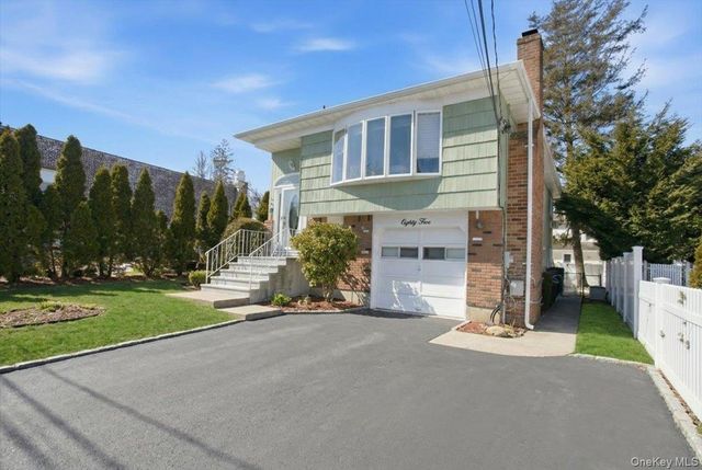 85 Unqua Road, Massapequa, NY 11758