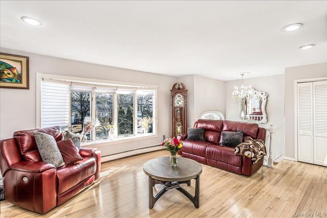 85 Unqua Road, Massapequa, NY 11758