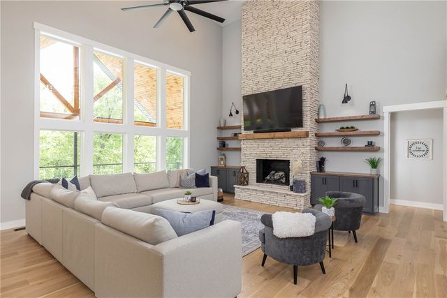 2762 Wilson Lane, Fayetteville, AR 72703