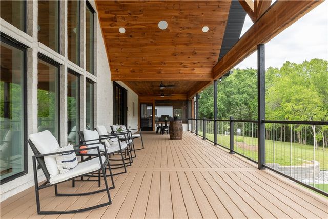 2762 Wilson Lane, Fayetteville, AR 72703