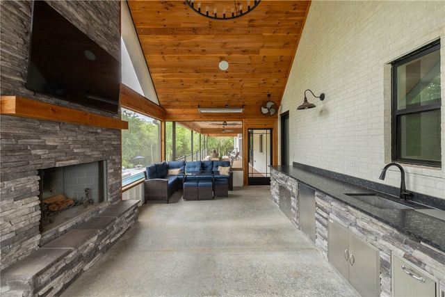 2762 Wilson Lane, Fayetteville, AR 72703