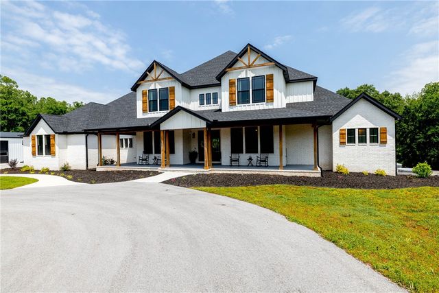 2762 Wilson Lane, Fayetteville, AR 72703