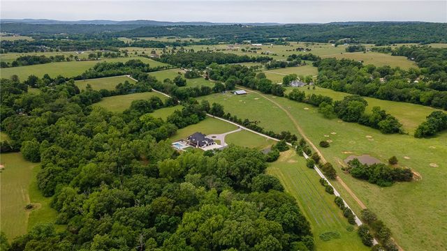 2762 Wilson Lane, Fayetteville, AR 72703