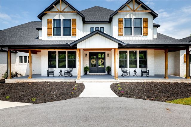 2762 Wilson Lane, Fayetteville, AR 72703