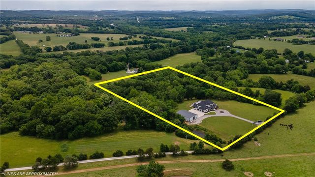 2762 Wilson Lane, Fayetteville, AR 72703