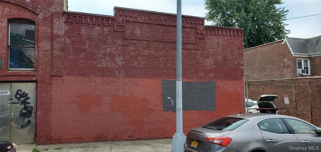 6638 Clinton Avenue, Maspeth, NY 11378