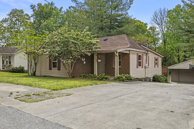 327 Smith Street, Midway, KY 40347