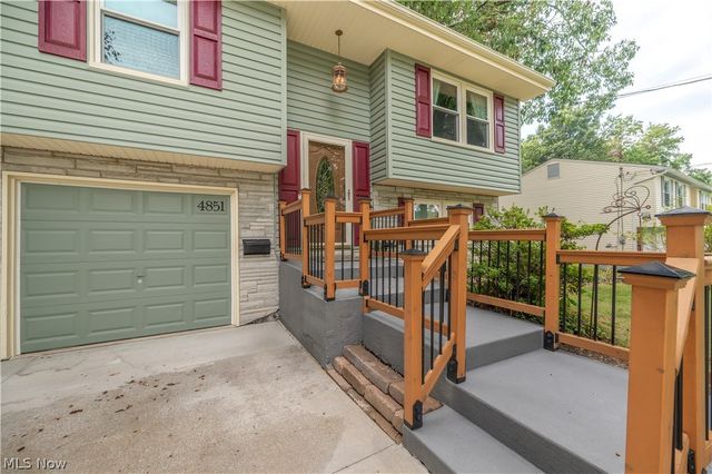 4851 Woodridge Drive, Youngstown, OH 44515