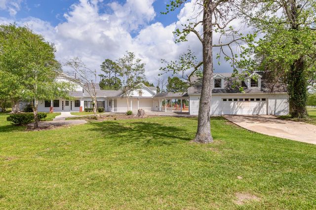 1331 County Road 2071, Hull, TX 77564