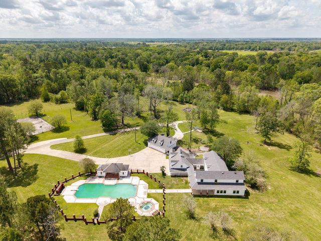 1331 County Road 2071, Hull, TX 77564