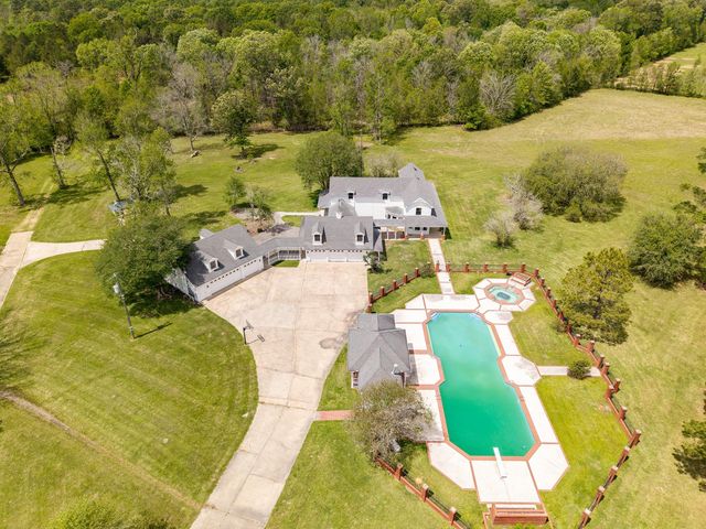 1331 County Road 2071, Hull, TX 77564
