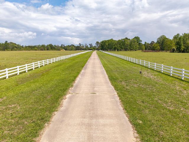 1331 County Road 2071, Hull, TX 77564
