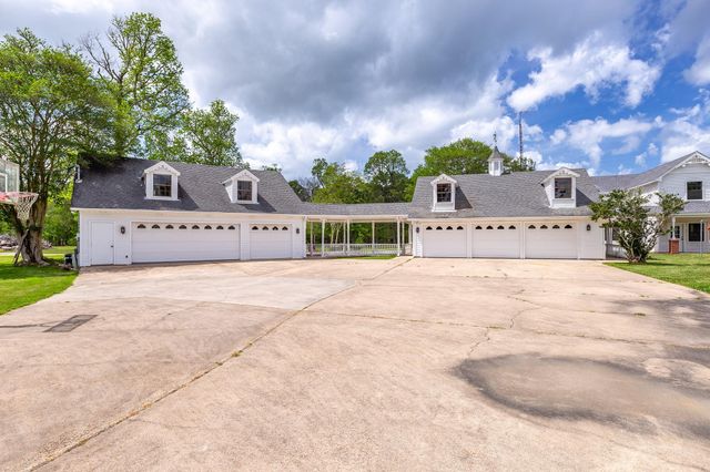 1331 County Road 2071, Hull, TX 77564