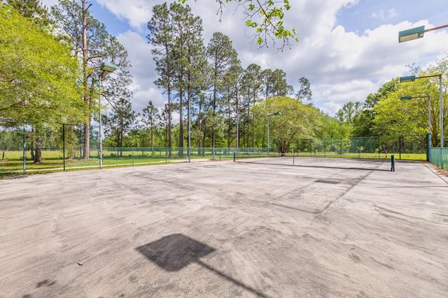 1331 County Road 2071, Hull, TX 77564
